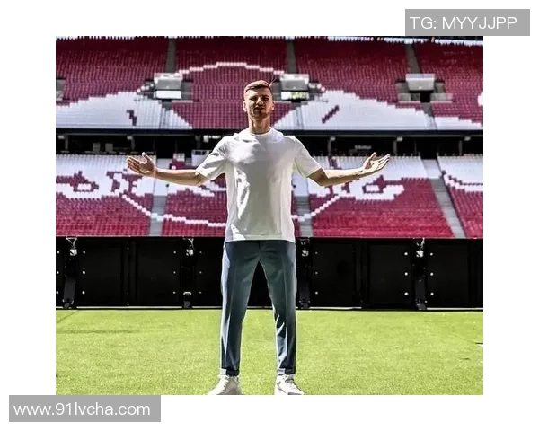 德甲联赛美女球星闪耀赛场 外貌与实力兼备引发关注