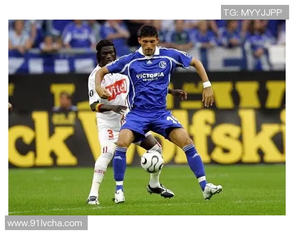 足球护球大师：盘点那些以卓越护球技艺闻名的球星们