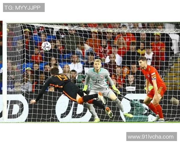 足球球星遭飞铲意外倒地瞬间痛苦表情令人心疼此役伤情引发关注