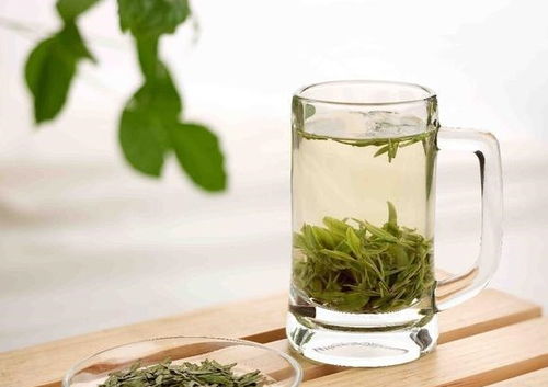绿茶和白开水哪种更健康 应该喝哪个
